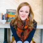 Ellie Roscher es una escritora y profesora católica que anima a simplificarnos la vida