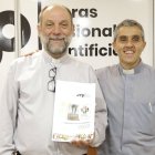 España envió 30.000 euros en 2022 en ayudas al vicariato de San Ramón (Perú). En la foto: José Maria Calderón (a la izquierda), director de OMP, y Alfonso Tapia (a la derecha), ecónomo de San Ramón.