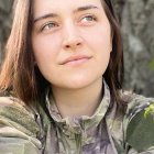 Iryna, alias Lastivka, está en un equipo de artillería del Dombass... imagina la vida tras la guerra,  y piensa en Dios