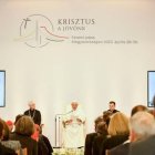 Francisco, en el encuentro en Budapest con el mundo de la universidad y de la cultura, donde advirtió de los males inherentes a una 'libertad sin frenos'. Foto: Vatican Media.