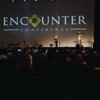 La teóloga Mary Healy en uno de los congresos de evangelización de Encounter Ministries