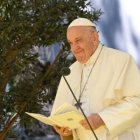 La mañana de este jueves, Francisco habló ante miles de jóvenes universitarios de Lisboa para dar respuesta a "una de las tareas más importantes de los cristianos".
