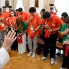 El Papa  en Lisboa bendice a los jóvenes llegados de Turquía, minoría entre las minorías cristianas de Oriente