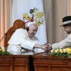 El Pontífice entregó un regalo a los mandatarios mongoles en forma de reproducción de la respuesta a la carta que, hace 777 años, entregó fray Juan de Pino Carpini, enviado papal, al tercer emperador mogol de parte del Papa Inocencio IV.