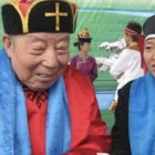 La visita del obispo reconfortaba a los católicos, él les animaba diciéndoles: "No se preocupen, Dios no nos olvida, somos libres".