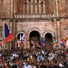 Los peregrinos de Nuestra Señora de la Cristiandad, a su llegada a Covadonga.