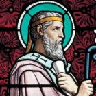 San Ireneo, padre y doctor de la Iglesia, "Doctor unitatis", fue obispo de Lyon, puente de la Iglesia de Occidente y Oriente, y luchador contra las herejías.