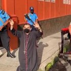 El obispo Rolando de Matagalpa al ser detenido, bienes confiscados... una escena icónica de la persecución en Nicaragua