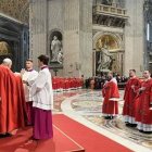 Durante la celebración de la solemnidad de San Pedro y San Pablo el Papa bendijo los palios de los nuevos arzobispos. Foto: Vatican Media.