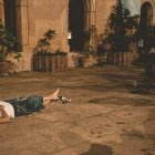 A veces lo sabio es descalzarse ante lo Invisible y, sin prisas, gozar la belleza