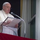 El Papa Francisco en Todos los Santos los presenta como hermanos mayores en el rezo del Ángelus