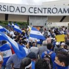 La Policía nicaragüense se presentó junto a miembros del poder Judicial en la vivienda de los jesuitas para exigir su desalojo argumentando que esa vivienda es también propiedad del Estado de Nicaragua.