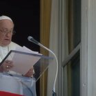 "Dios es así: es amor, y quien ama no permanece rígido en sus propias posiciones, sino que se deja mover y conmover; sabe cambiar sus esquemas", comentó el Papa.