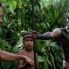 Una escena de la película La Misión de 1986... los misioneros respondieron al reto del idioma con gramáticas