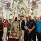 Devotos de la imagen profanada, durante la presentación del Cartel de los Cultos Patronales 2023 en honor a Nuestra Señora de Flores (Álora).