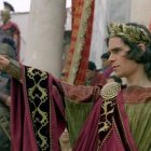 Hans Matheson interpretó a Nerón en 'Nero. The road to tiranny', mini serie para televisión dirigida en 2004 por Paul Marcus.