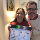 Jesús García, director de Madre No Hay Más Que Una, con una protagonista del filme