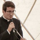 En todo el país hay 8 parroquias católicas esparcidas en una extensión de 338.440 kilómetros cuadrados. Para muchos, la parroquia más cercana está a 50 kilómetros, 100 kilómetros, 300 kilómetros…