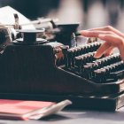 'Toda esta literatura sin Dios, tarde o temprano, será arrojada al basurero cósmico de la Historia'... Foto (contextual): Thom Milkovic / Unsplash.