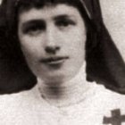 Nacida en 1874, un año después de Santa Teresa de Lisieux, Gabrielle Bossis dejó plasmado en "Él y yo" sus coloquios místicos con Jesús, desarrollados desde 1936 hasta su muerte en 1950.