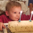 El pequeño Émile, al cumplir dos años. El 24 de noviembre pasado cumplió tres, pero lleva desaparecido cinco meses.