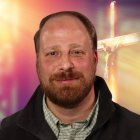 A punto de perder su matrimonio,  pensando en el suicidio y atrapado en la pesadilla de las drogas, fue detenido por la DEA... y entre rejas le esperaba una propuesta de Dios.