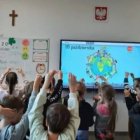 Solo en Polonia, 275.000 niños rezaron el rosario por la paz y la unidad (en la imagen, algunos de ellos) como parte de la iniciativa mundial "Un millón de niños rezando el rosario", que este año supero su objetivo y batió récords.