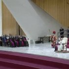 "¡Ábrete, no te cierres en tus comodidades religiosas y en el 'siempre se ha hecho así'! ¡Ábrete Iglesia, al soplo del Espíritu Santo, que te impulsa a ser misionera, evangelizadora", dijo el Papa.