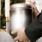 El Dicasterio explicó que la intervención y valoración de la autoridad eclesiástica no es sólo de carácter canónico, sino también pastoral, para ayudar a la familia a discernir qué opciones tomar.