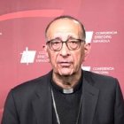 El cardenal Omella, mirando a cámara, ha leído el documento sobre abusos en la Iglesia