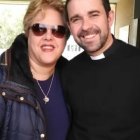 Montse Chicote pasó décadas compaginando el sufrimiento y el dolor con un intenso ateísmo, incapaz de vivir la enfermedad con esperanza. Solo tras una experiencia mística pudo hallar la fe que le llevaría a entregar su vida a Dios.