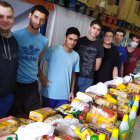 El apostolado asistencial de Jóvenes de San José pide la colaboración ciudadana para poder llenar su banco de alimentos (en la imagen) y continuar atendiendo a cientos de familias barcelonesas.