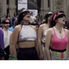 Feministas chilenas cantan El Violador eres Tú en 2019... pero sus vendas pueden expresar su ceguera a la realidad