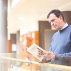 Enrique Lluch, profesor universitario, ofrece claves sobre el economicismo y las ideologías que tiene detrás (Foto: Paraula).