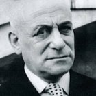 Max Jacob cayó mil veces y mil veces le levantó la gracia, guiado por un sacerdote que le acompañaba sin engañarle.