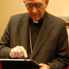 El cardenal Omella poco antes de su discurso en la plenaria de marzo de 2024