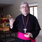 El nuevo presidente de la Conferencia Episcopal Española, Luis Argüello, en una reciente peregrinación a Roma con la Comisión de beatificación de Isabel la Católica.