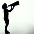 'Si estos callan, gritarán las piedras' (Lc 19, 40), respondió Jesús a los fariseos cuando le pedían que hiciese callar a los apóstoles. La Verdad que salva pide ser proclamada al precio que sea. Foto: Patrick Fore / Unsplash.