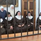 Una cuantiosa deuda y una fuerte crisis económica podrían ser los principales desencadenantes de la polémica surgida en la comunidad de clarisas de Belorado, a la que sus hermanas y las autoridades eclesiásticas invitan a "recapacitar".