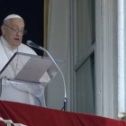 "Por eso nunca renunció a decir la verdad, incluso a costa de no ser comprendido, de volverse impopular, hasta morir en la cruz, no se dejó intimidar, ni comprar, ni corromper por nada ni por nadie", aseguró Francisco.