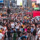 Hoy suena mal hablar de pastor y rebaño: justo cuando más rebaño somos y los pastores, en vez de dar la vida por su rebaño, como el Buen Pastor, lo manipulan en beneficio propio. Foto: Teun Swagerman / Unsplash.