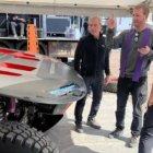 El padre Marcin Jablonski, L.C, ordenado hace apenas un año, fue el responsable de bendecir el coche de Carlos Sainz con el que ganó el Dakar de 2024.