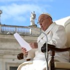 En la audiencia de este 24 de abril, Francisco advirtió del "riesgo" en las virtudes cardinales desligadas de las teologales, el de "generar hombres y mujeres heroicos que hacen el bien,  pero que actúan solos, aislados".