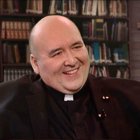 John Horgan, capellán de hospitales hasta su fallecimiento en 2022, fue testigo directo de la intervención de los ángeles custodios junto al lecho de quienes están a punto de morir. Foto: EWTN.