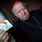 El cardenal Dzwisz, fiel secretario de San Juan Pablo II, habla de cómo era la fe del gran santo polaco.