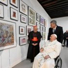 El Papa Francisco visitó a los artistas de la Bienal en su viaje a Venecia / Foto: Vatican Media.