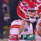 Harrison Butker, tras anotar, a ocho segundos del final, el gol de campo que otorgó a los Kansas City Chiefs la Super Bowl disputada en 2023.