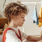 "Es posible sugerir algo radical e incluso impensable para muchos padres: no le dé a su hijo un teléfono con Internet. Simplemente no lo hagan. No esperen a que su hijo sea el protagonista de un drama para protegerlo", señala Kimberly Ells.