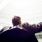 Los negocios no son solo negocios, hay una dimensión moral e incluso espiritual al invertir - foto Razvan Chisu, en Unsplash