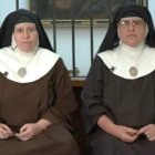 Dos de las exmonjas de Belorado en su aparición en el programa de TV Código 10 de Mediaset